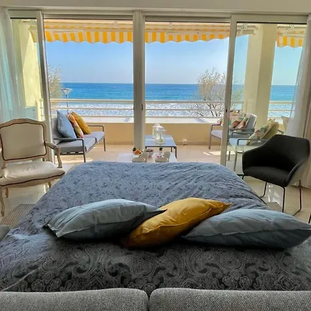 Sublime 89m Front De Mer With 2 Balconies 아파트
