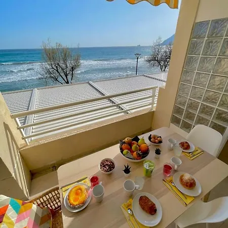 Sublime 89m Front De Mer With 2 Balconies 라센느쉬르메르