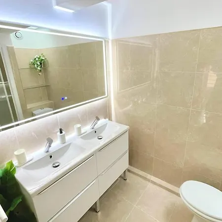 Sublime 89m Front De Mer With 2 Balconies 라센느쉬르메르